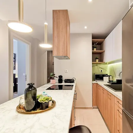 Stylish Next To Metro And Acropolis Apartament *